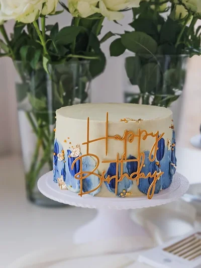 Stunning celebration birthday cake in Cambridgeshire