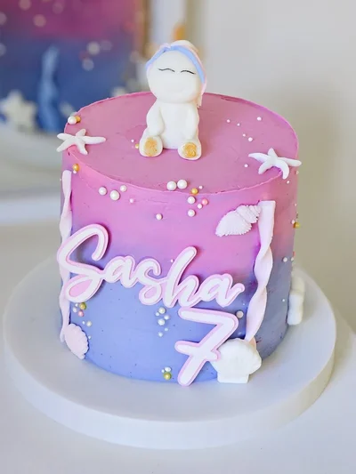 Magical unicorn-themed cake for kids in Cambridgeshire