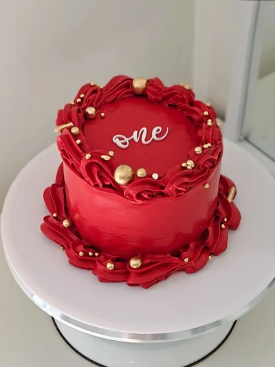 Drip Cake Hand Piped Details Chatteris — Cambridgeshire