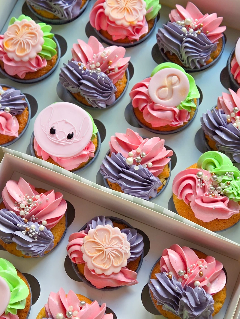 Cupcakes — artisan cupcakes by Dreamy Cake, Huntingdon & Cambridge — detail view