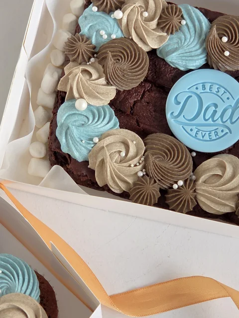 Best Dad Ever brownie box close-up for Father’s Day