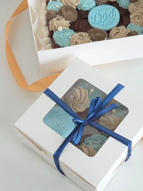 Father’s Day cupcake gift box with blue ribbon